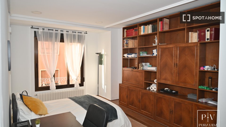 Double room Valencia, 8 beds, 263m² — photo 12