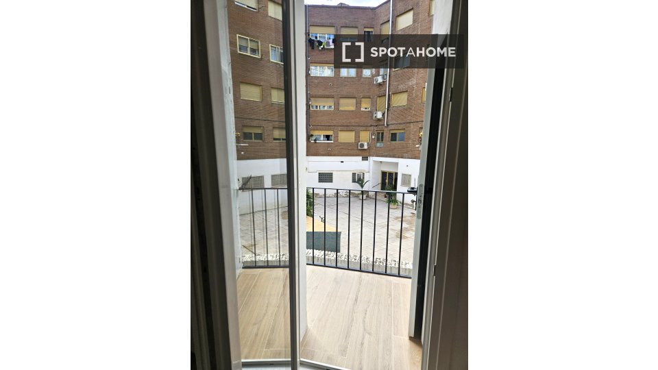 Double room Zaragoza, 5 beds, 116m² — photo 3