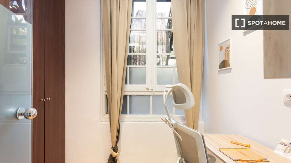 Double room Barcelona, 6 beds, 130m² — photo 19
