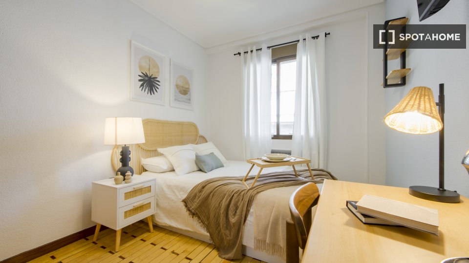 Double room Madrid, 7 beds, 135m² — photo 2
