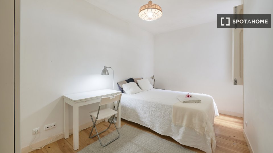 Double room Lisbon, 3 beds, 150m² — photo 44