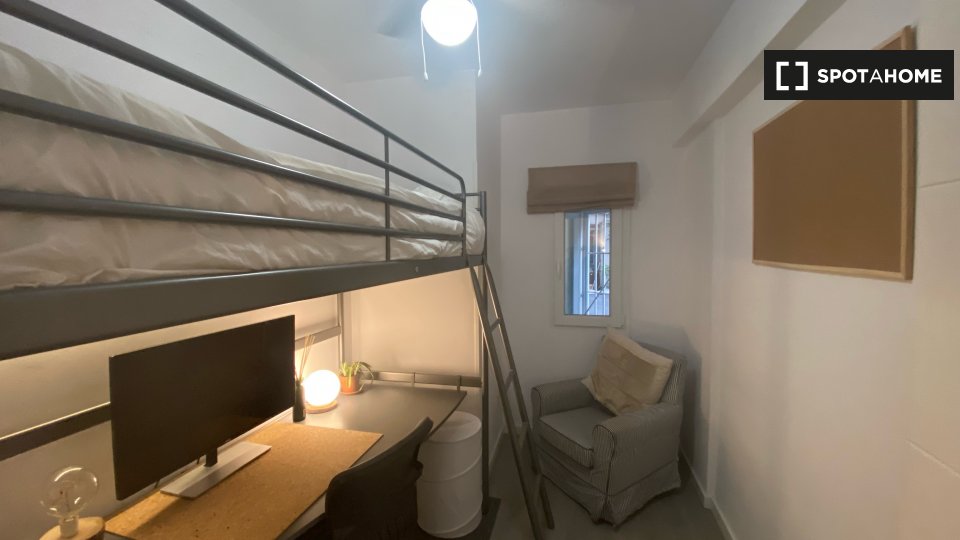 Double room Madrid, 5 beds, 150m² — photo 4