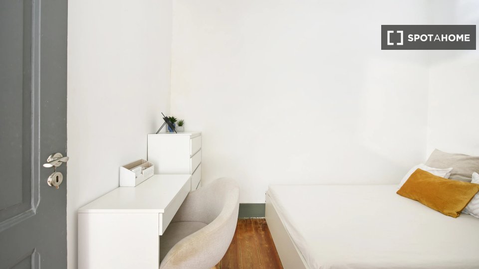 Double room Lisbon, 6 beds — photo 1
