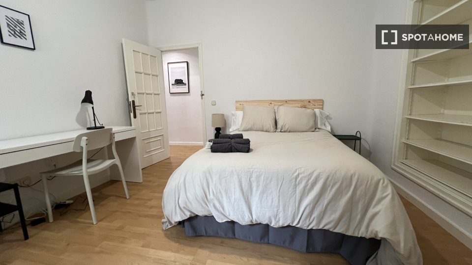 Double room Madrid, 6 beds, 200m² — photo 1