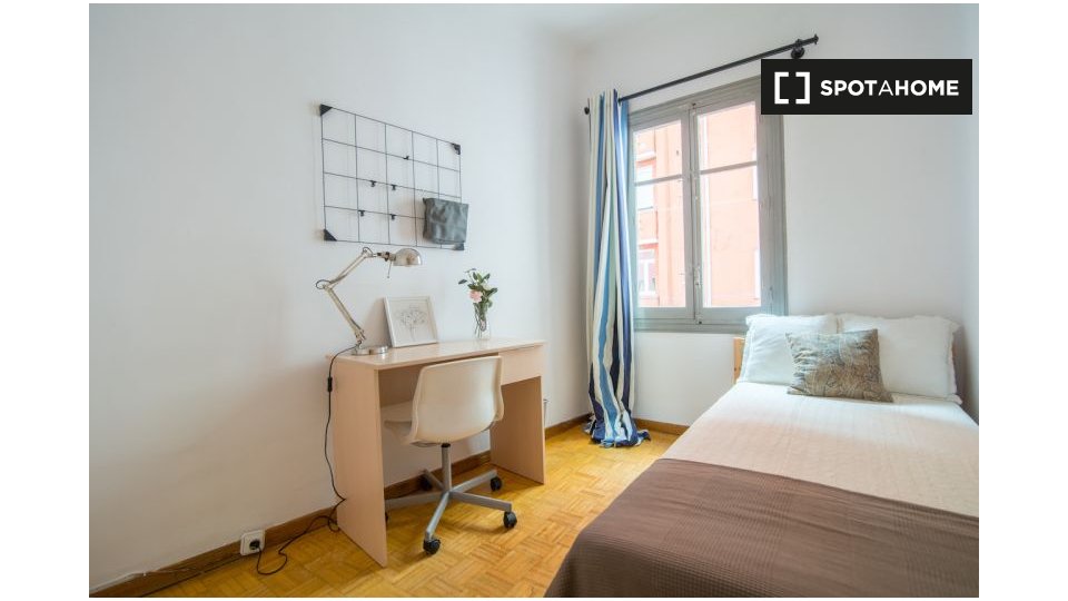 Double room Madrid, 5 beds, 120m² — photo 1