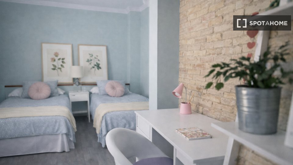 Double room Valencia, 3 beds, 160m² — photo 21