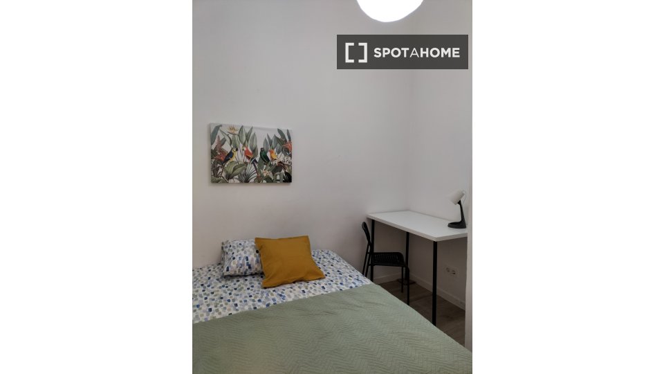 Double room Madrid, 5 beds, 100m² — photo 28