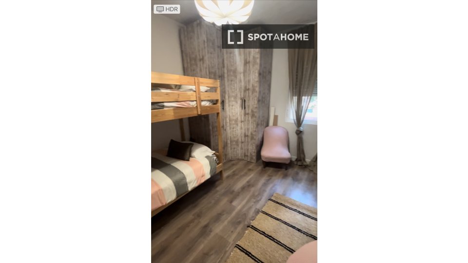 Double room Barcelona, 3 beds, 85m² — photo 10