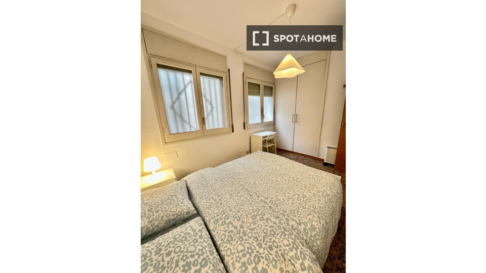 Double room Barcelona, 3 beds, 135m² — photo 5