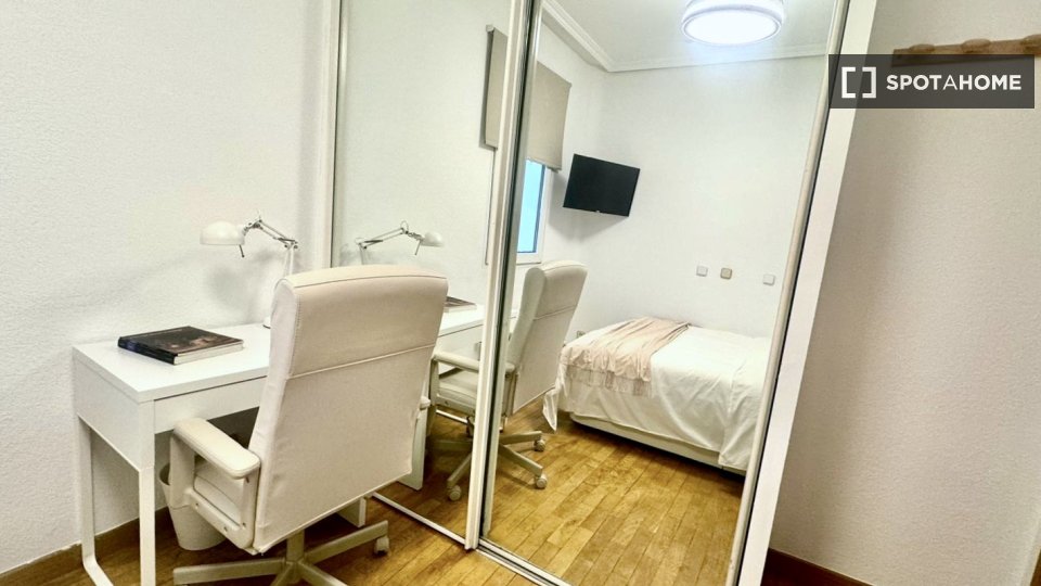 Double room Madrid, 6 beds — photo 52