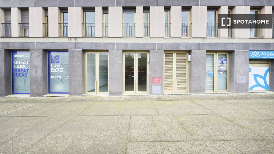 Apartment Lisbon, 2 beds, 70m² — photo 9