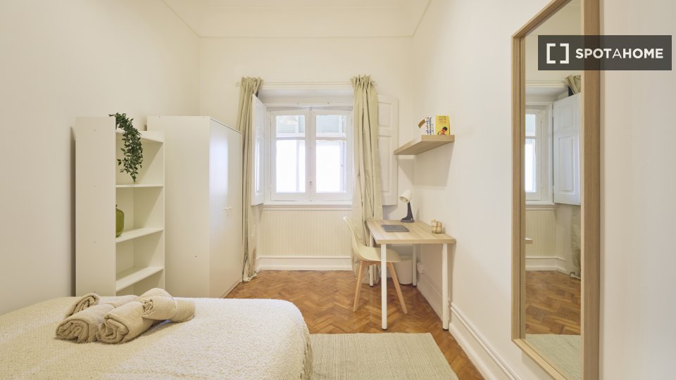 Double room Lisbon, 11 beds — photo 40