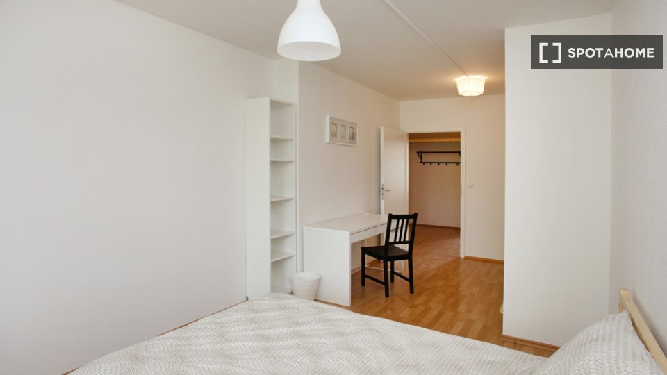Double room Berlin, 4 beds, 81m² — photo 12