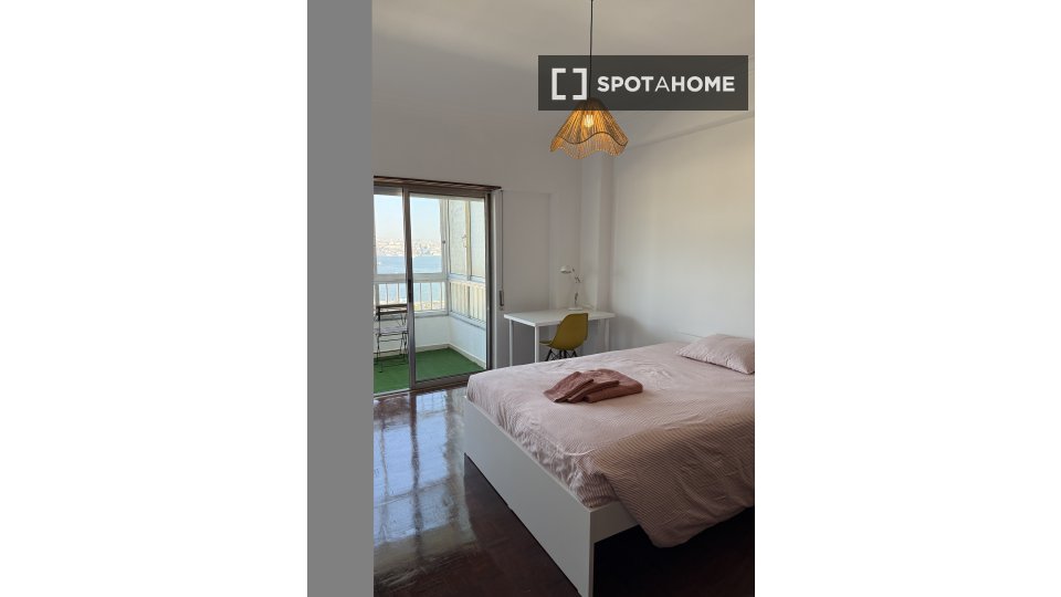 Double room Lisbon, 4 beds, 124m² — photo 4