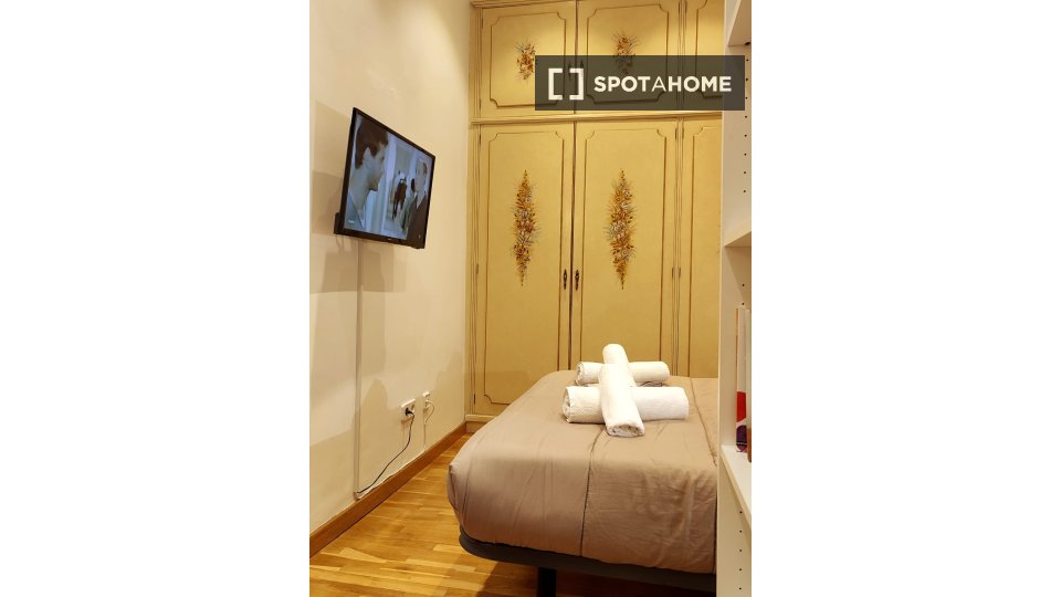 Double room Barcelona, 3 beds — photo 5