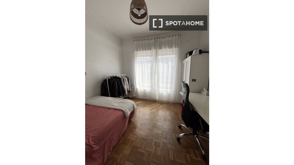 Double room Madrid, 5 beds, 150m² — photo 4