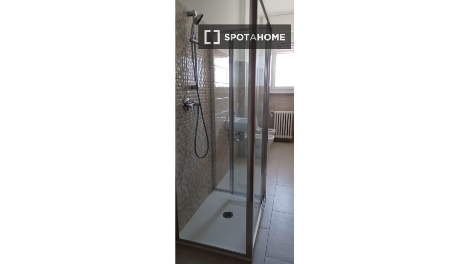 Camere in affitto in appartamento con 2 camere da letto a Milano - en Milán