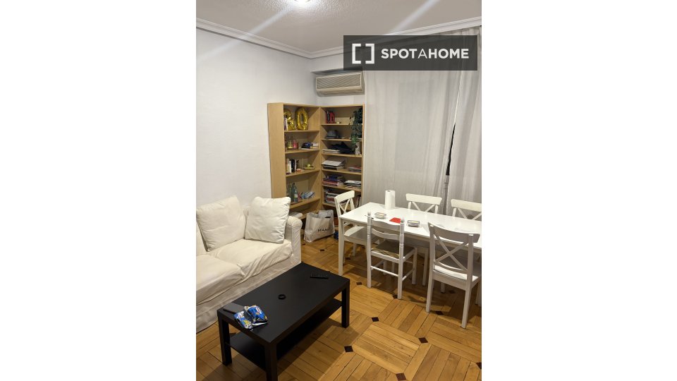 Double room Madrid, 1 bed, 108m² — photo 4