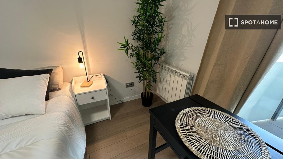Double room Madrid, 4 beds, 116m² — photo 1