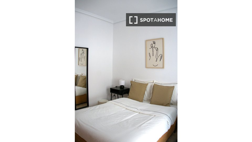 Double room Madrid, 6 beds — photo 19