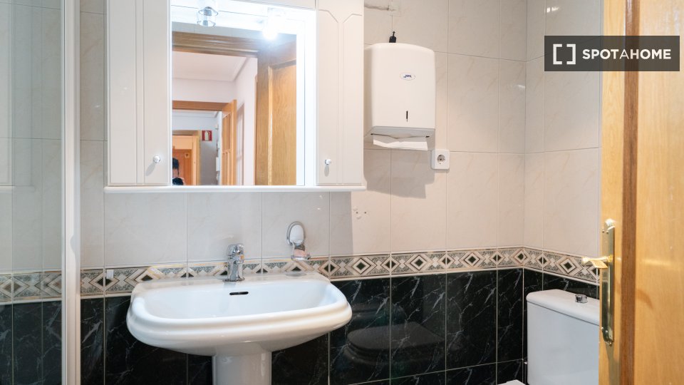 Double room Madrid, 5 beds — photo 11