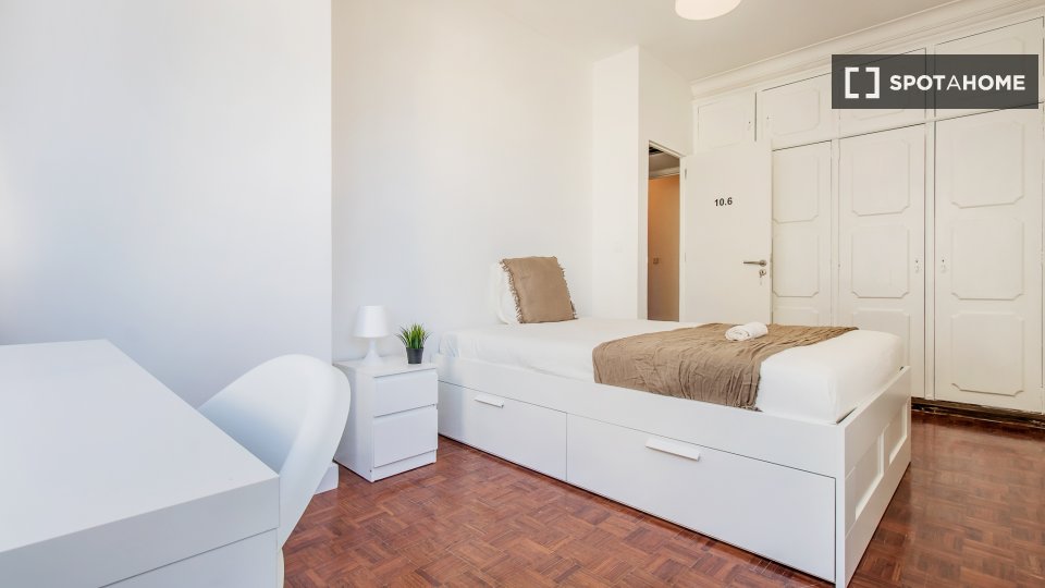 Double room Lisbon, 10 beds — photo 11