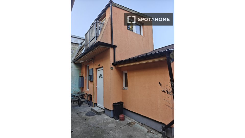 Apartment with air conditioning