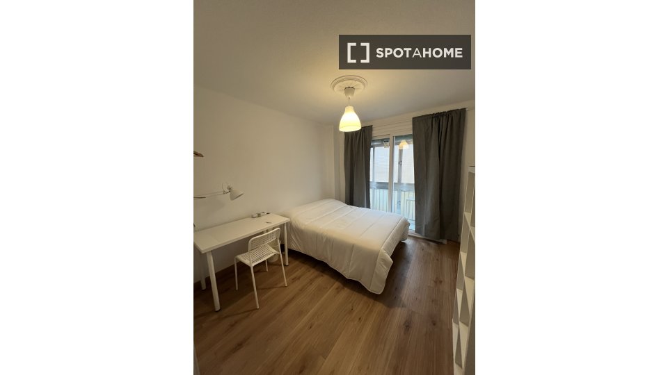Double room Madrid, 4 beds, 65m² — photo 15