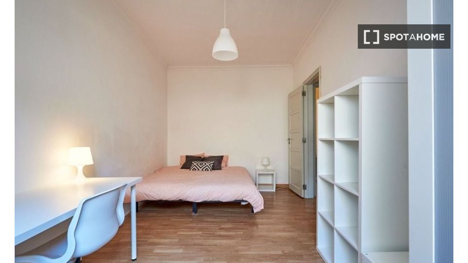 Double room Lisbon, 2 beds — photo 18
