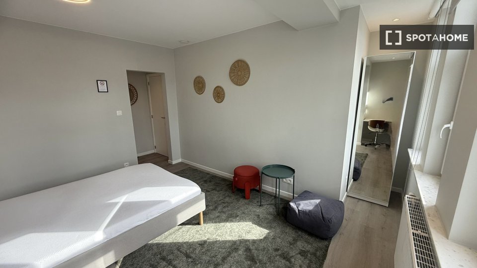 Double room Brussels, 5 beds — photo 21