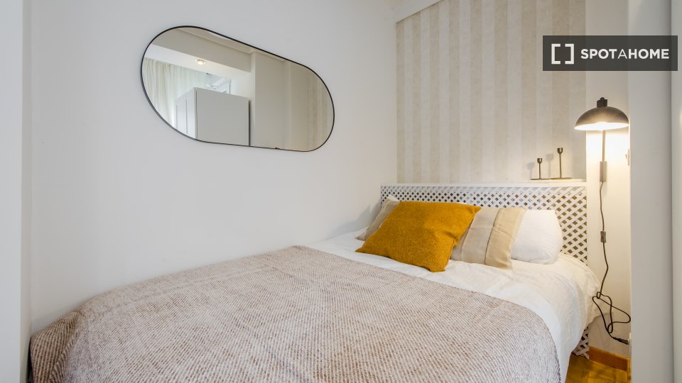 Double room Madrid, 5 beds, 125m² — photo 9