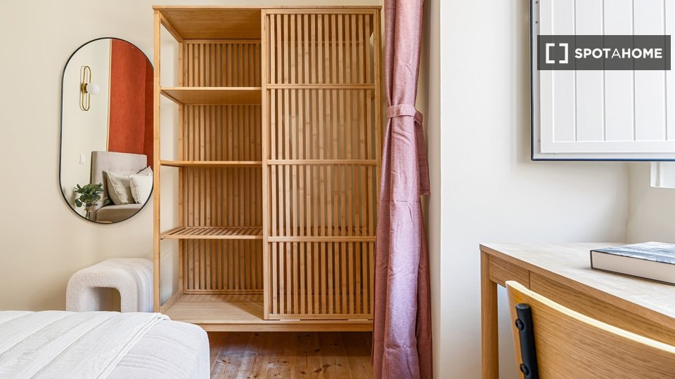 Double room Lisbon, 6 beds — photo 36