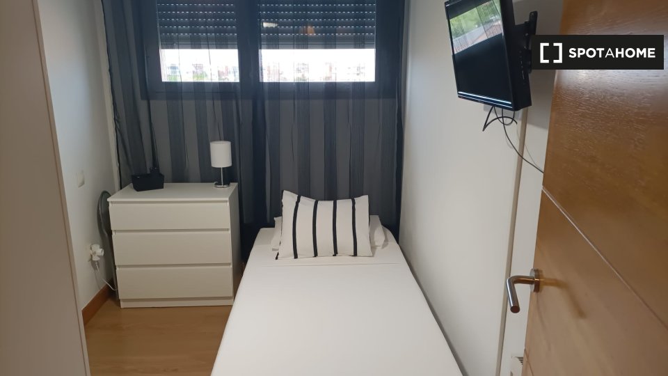 Double room Madrid, 3 beds — photo 3