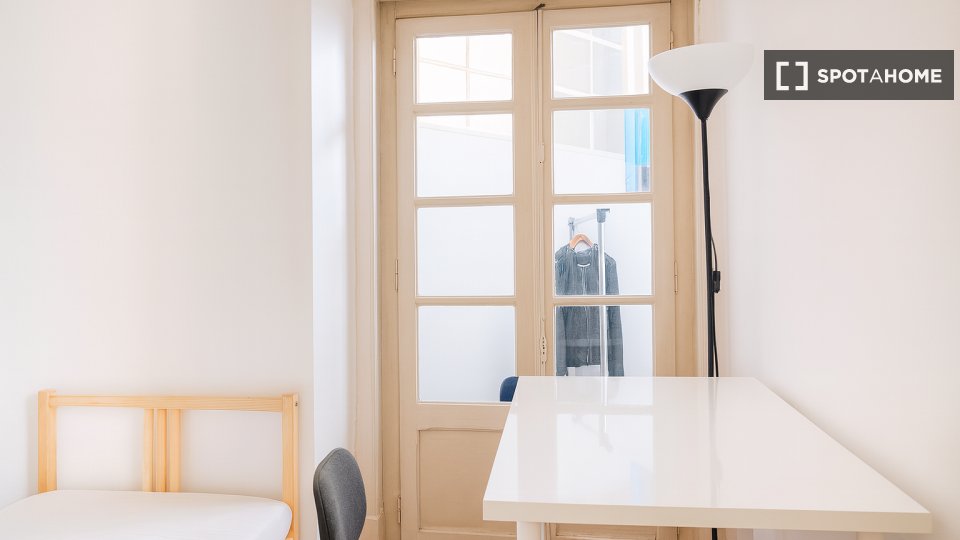 Double room Lisbon, 6 beds — photo 10