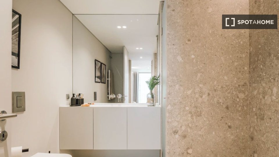 Apartment Lisbon, 1 bed — photo 13