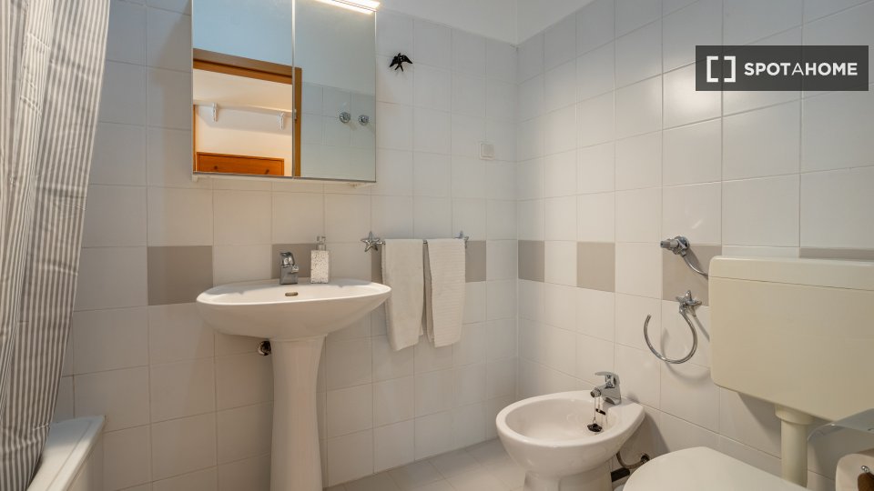 Apartment Lisbon, 1 bed, 53m² — photo 17