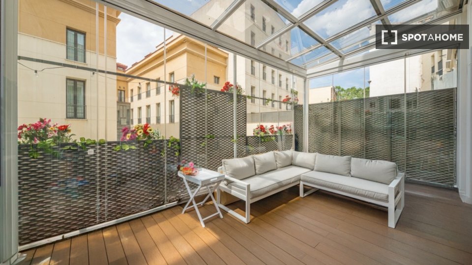 Apartment Madrid, 4 beds, 243m² — photo 2