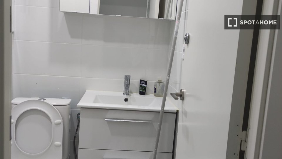Double room Barcelona, 3 beds, 50m² — photo 1
