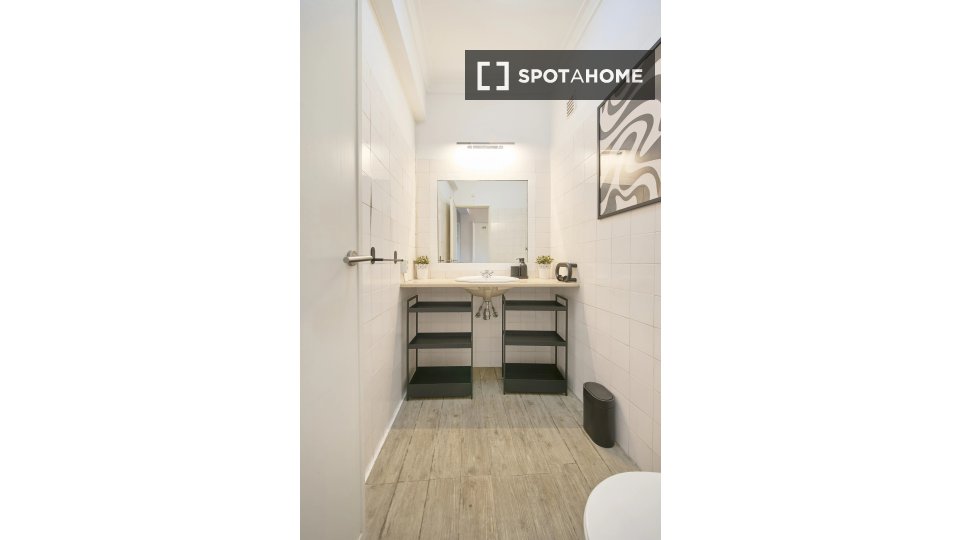 Double room Lisbon, 4 beds — photo 8