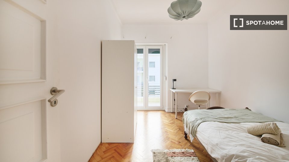 Double room Lisbon, 6 beds — photo 17