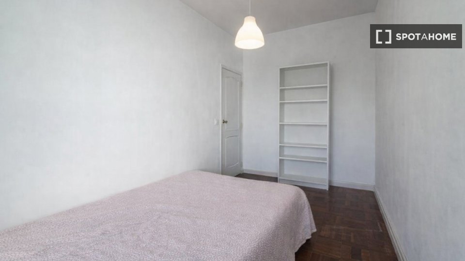 Double room Lisbon, 6 beds — photo 45