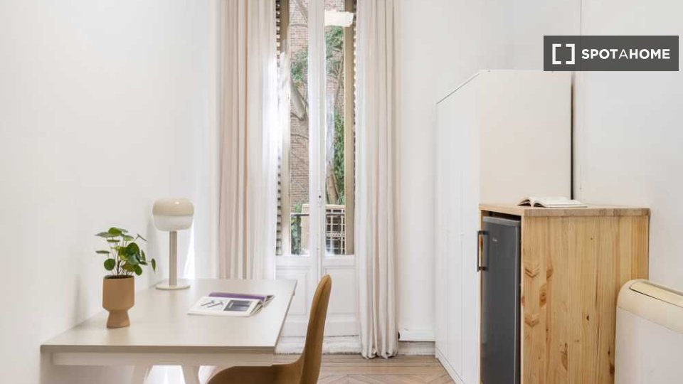 Double room Madrid, 12 beds — photo 8