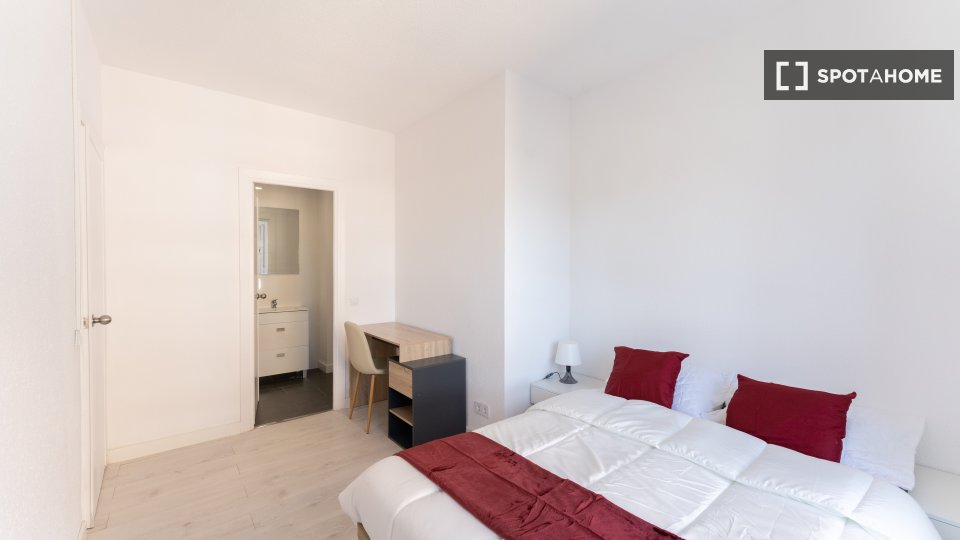 Double room Madrid, 6 beds — photo 14
