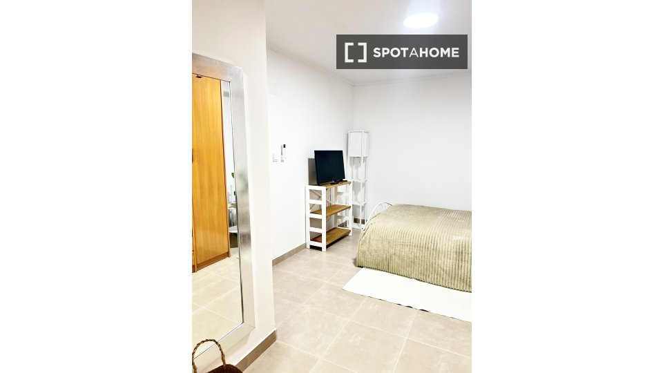 Double room Valencia, 2 beds — photo 16