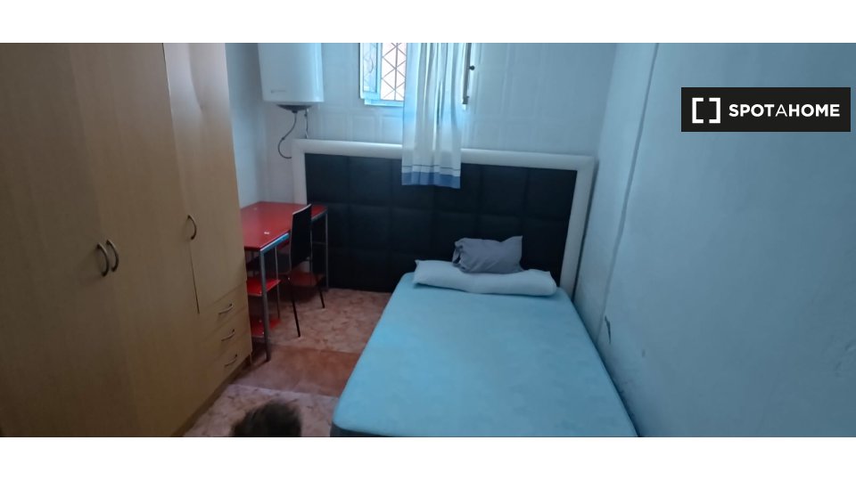Double room Madrid, 10 beds, 200m² — photo 1