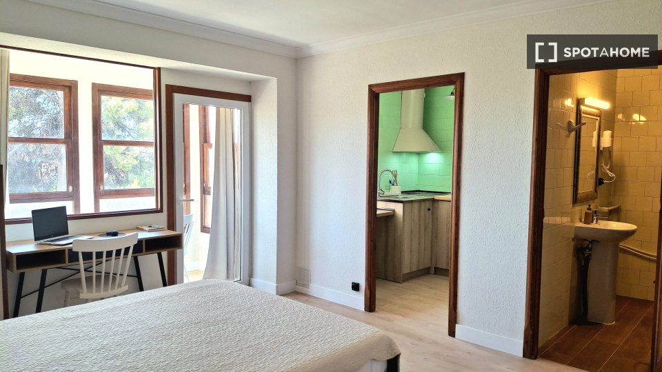 Se alquila habitación en piso compartido, El Coll d'en Rabassa.
