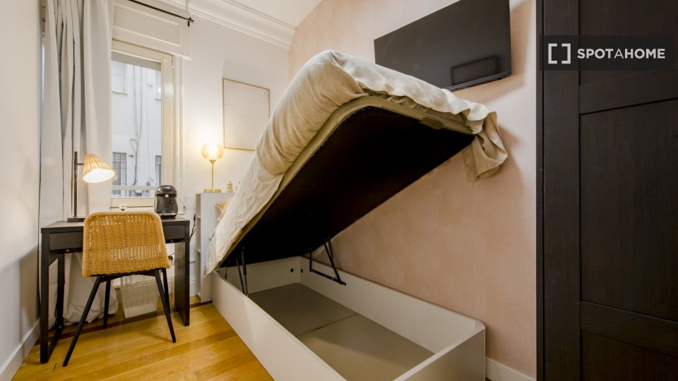 Double room Madrid, 13 beds, 266m² — photo 8