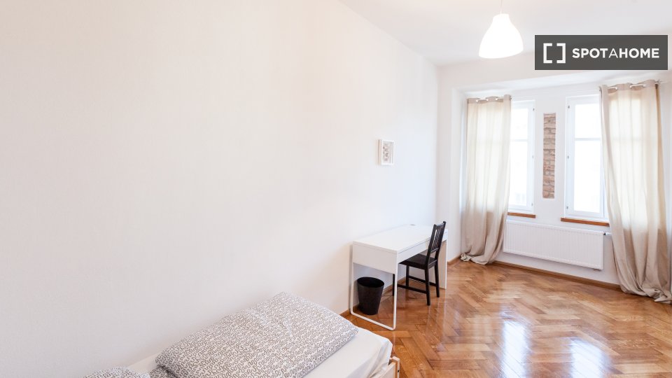 Double room Munich, 3 beds, 81m² — photo 8