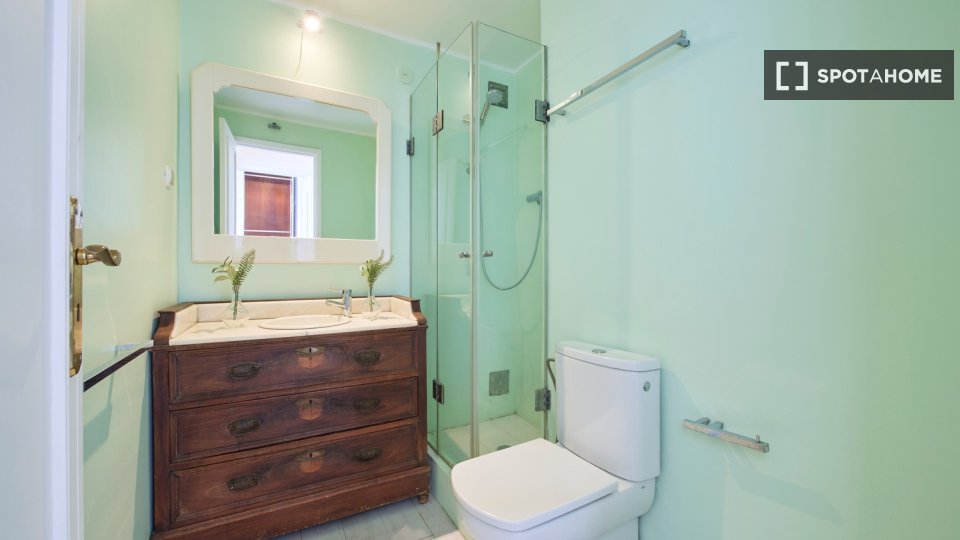 Double room Lisbon, 4 beds — photo 18