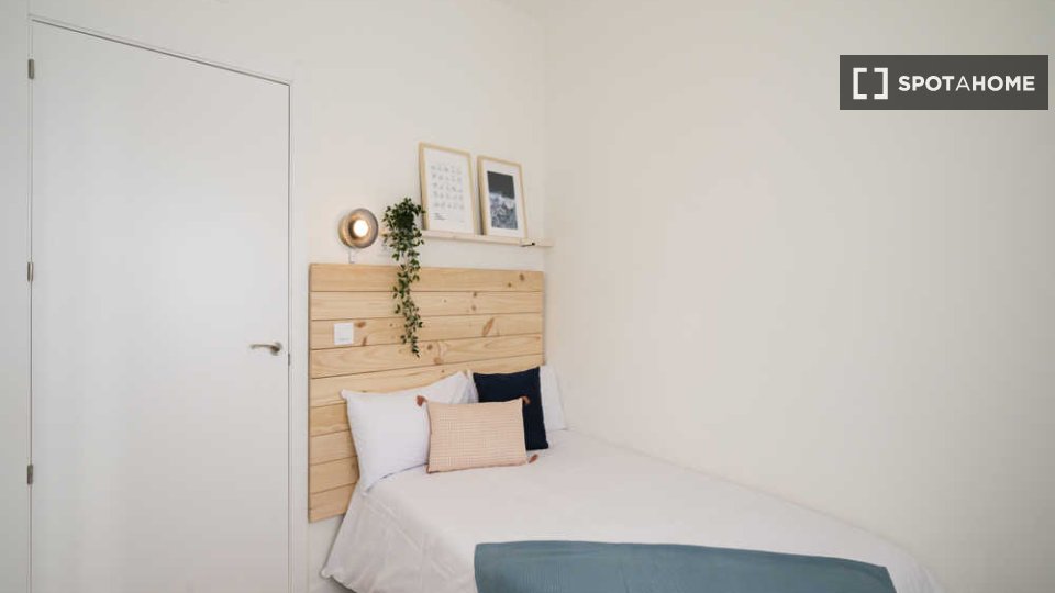 Double room Madrid, 17 beds — photo 30